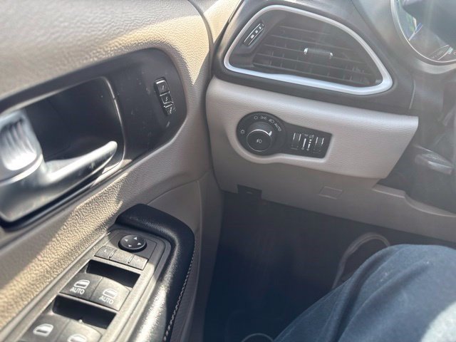 Used 2022 Chrysler Pacifica Touring-L FWD image 19