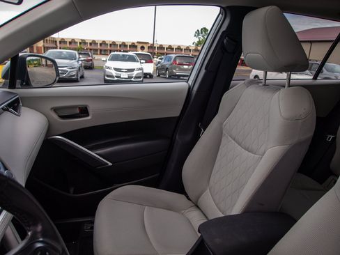 Used 2023 Toyota Corolla Cross LE w/ Moonroof Package AWD/4WD image 14