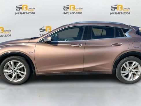Used 2017 INFINITI QX30 Premium w/ Navigation Package image 8