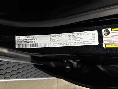 Used 2022 RAM 1500 Laramie image 32