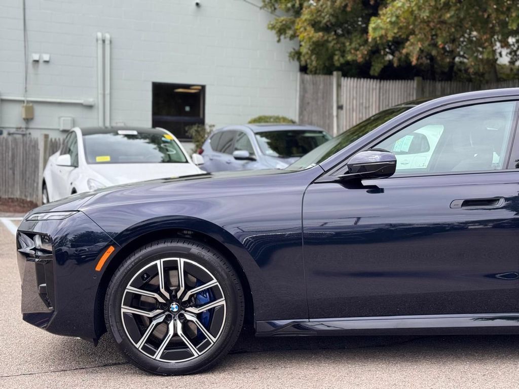 Used 2023 BMW 760i xDrive w/ Parking Assistance Package AWD/4WD image 10