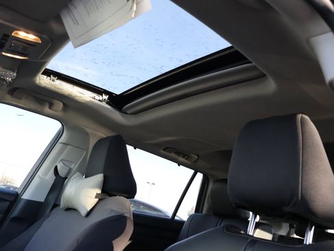 Used 2020 Toyota Highlander XLE image 39