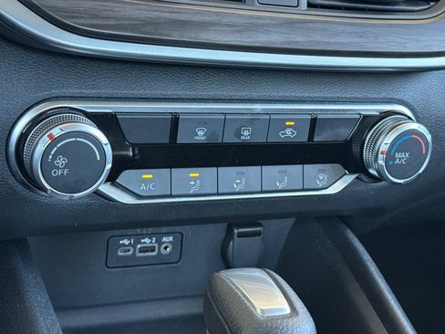 Used 2025 Nissan Altima 2.5 SV FWD image 19