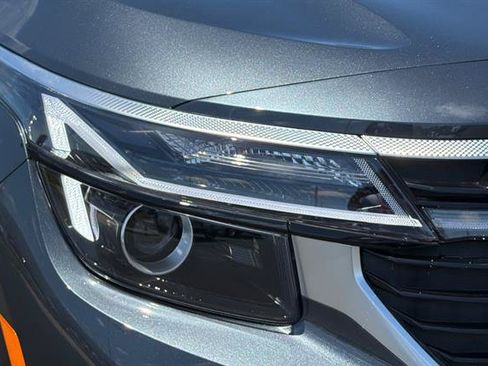 New 2026 Kia Seltos S FWD image 32