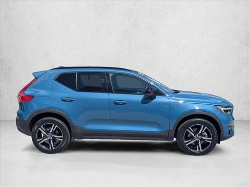 Used 2024 Volvo XC40 B5 Core w/ Climate Package AWD/4WD image 4
