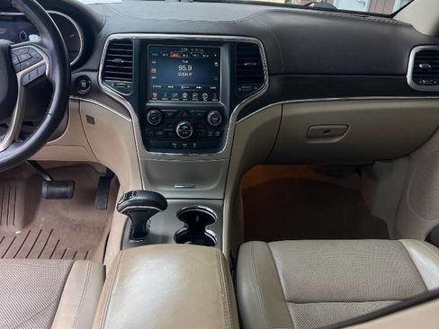 Used 2015 Jeep Grand Cherokee Overland AWD/4WD image 11