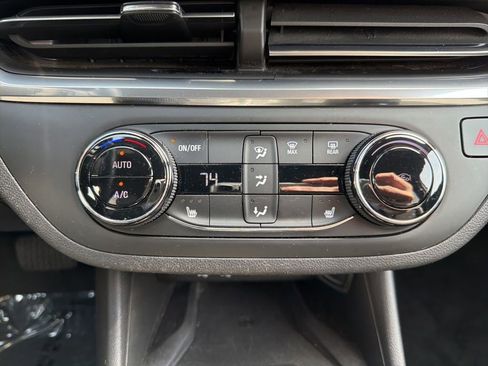 Used 2024 Buick Envista Preferred w/ Convenience I Package FWD image 31