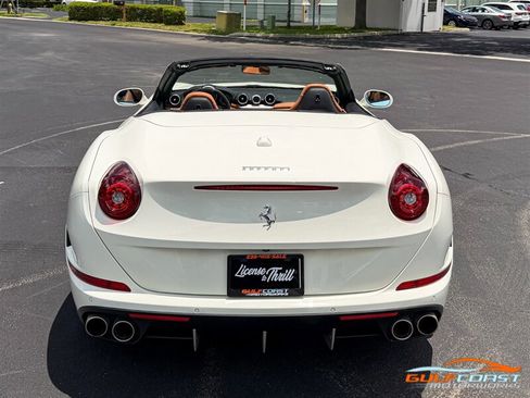 Used 2017 Ferrari California T RWD image 53