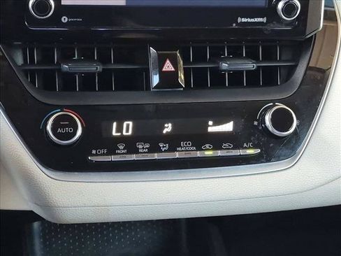 Used 2021 Toyota Corolla LE FWD image 22