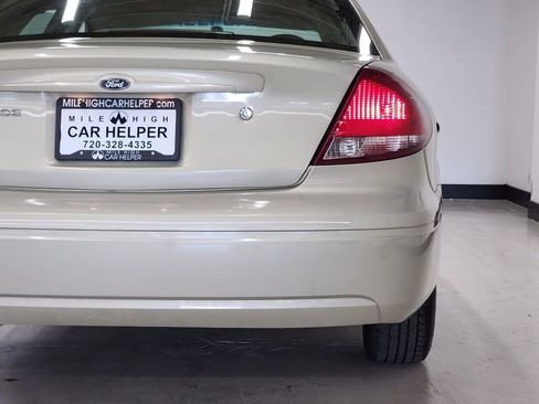 Used 2004 Ford Taurus SE image 24