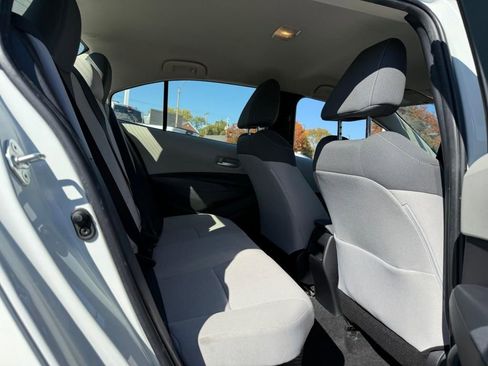 Used 2021 Toyota Corolla LE image 5
