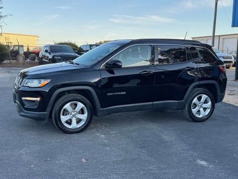 Used 2021 Jeep Compass Latitude image 4