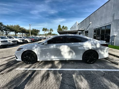 Used 2022 Lexus ES 350 F Sport image 3