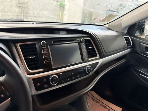 Used 2015 Toyota Highlander XLE image 11