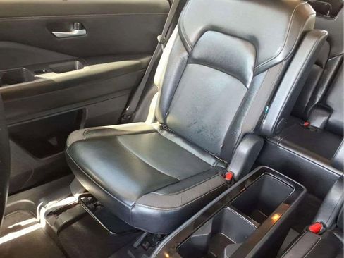 Used 2022 Nissan Pathfinder SL w/ SL Premium Package FWD image 17