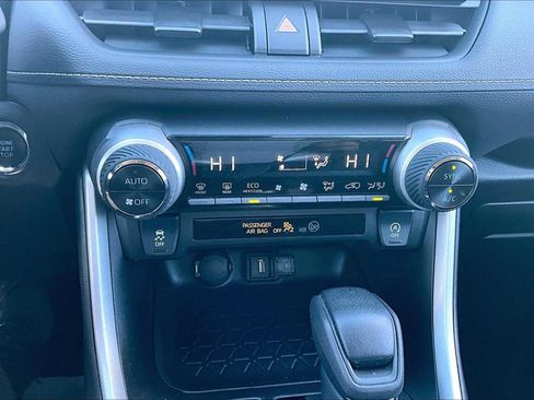 Used 2021 Toyota RAV4 XLE image 25