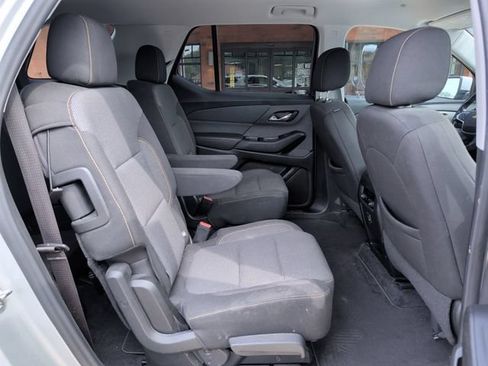 Used 2021 Chevrolet Traverse LT FWD image 32