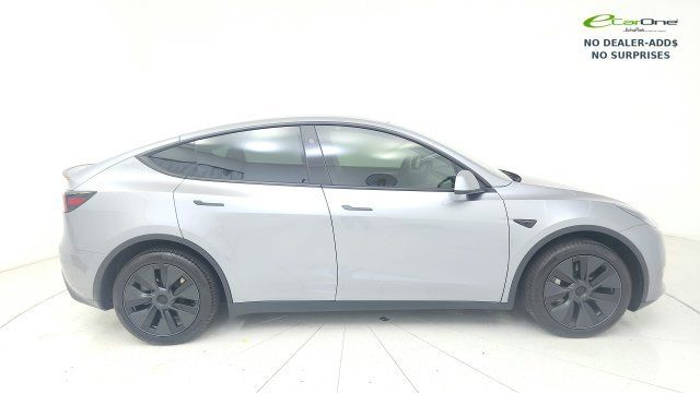 Used 2025 Tesla Model Y Long Range RWD image 83