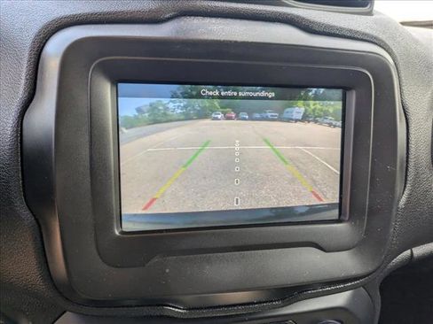 Used 2020 Jeep Renegade Latitude w/ Popular Equipment Group FWD image 12