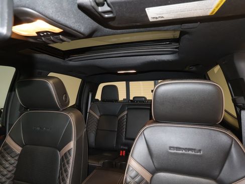 Certified 2023 GMC Canyon Denali w/ Denali Black Edition AWD/4WD image 17