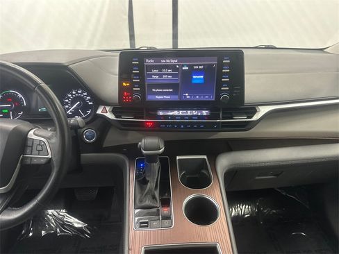Used 2024 Toyota Sienna XLE image 30