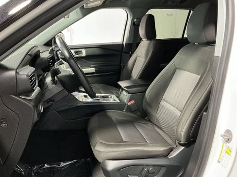 Used 2023 Ford Explorer XLT AWD/4WD image 14