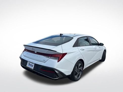 Used 2025 Hyundai Elantra SEL FWD image 5