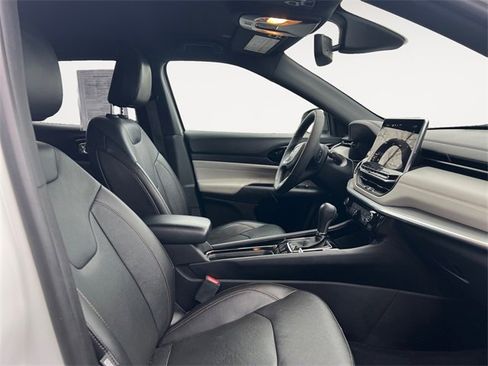 Used 2023 Jeep Compass Limited image 15