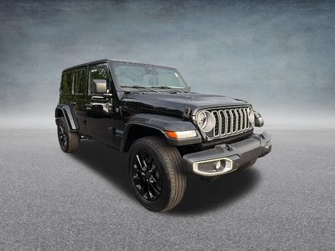Used 2025 Jeep Wrangler Unlimited Sahara w/ Safety Group AWD/4WD image 2