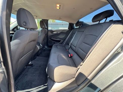 Used 2017 Chevrolet Malibu LT FWD image 13