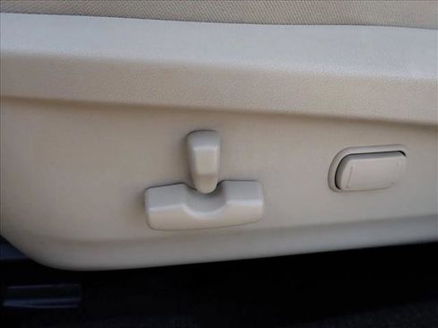 Used 2012 Subaru Outback 2.5i Premium image 12