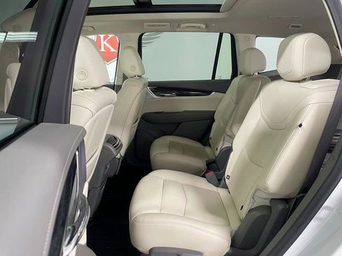 Used 2021 Cadillac XT6 Premium Luxury image 24