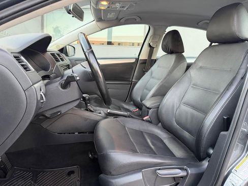 Used 2011 Volkswagen Jetta SEL image 14