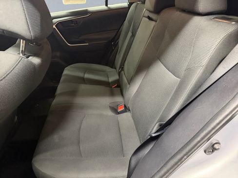 Used 2021 Toyota RAV4 LE AWD/4WD image 18