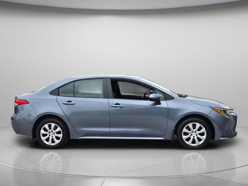 Used 2025 Toyota Corolla LE FWD image 5