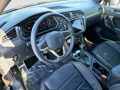 Used 2023 Volkswagen Tiguan SEL R-Line image 25