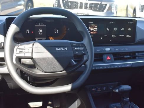 New 2026 Kia K4 FWD image 17