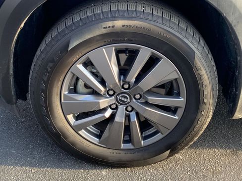 Used 2025 Nissan Pathfinder SV image 32