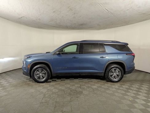 Certified 2025 Chevrolet Traverse LT image 3