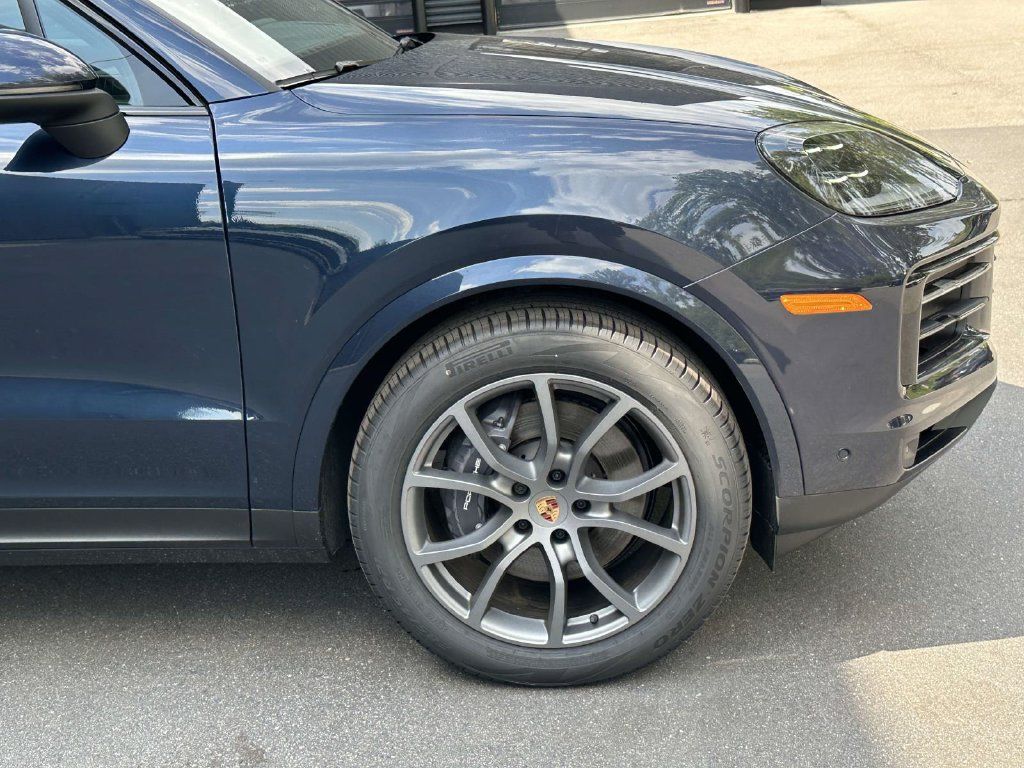 Used 2026 Porsche Cayenne AWD/4WD image 9