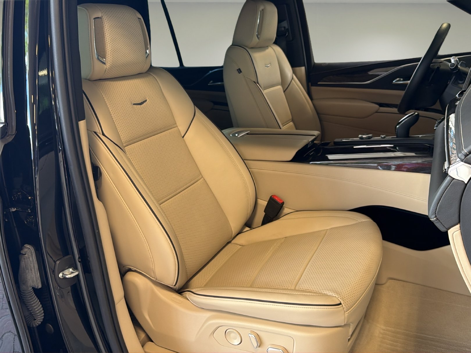 Certified 2022 Cadillac Escalade Premium Luxury RWD image 21