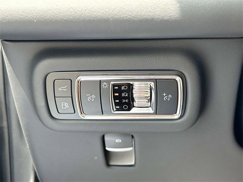 New 2025 Lincoln Nautilus Premier w/ Equipment Group 102A image 26