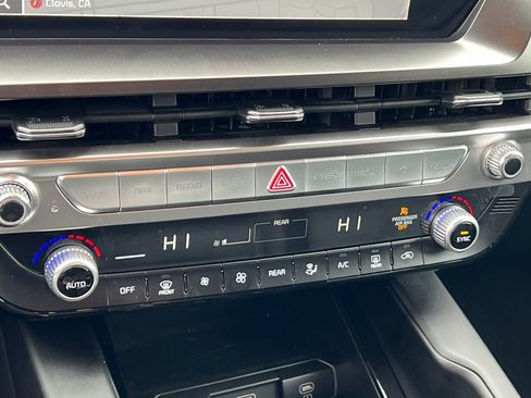 Certified 2025 Kia Telluride LX image 25