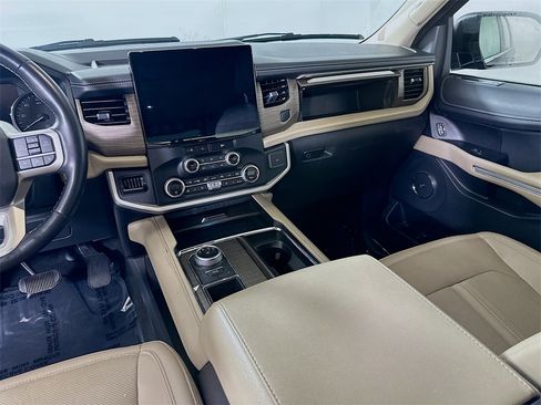 Used 2024 Ford Expedition Limited image 20