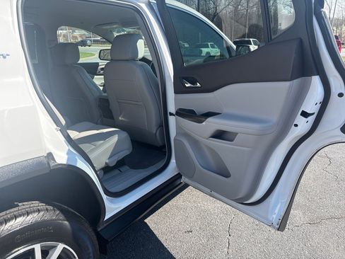 Certified 2023 GMC Acadia SLT w/ Technology Package image 41