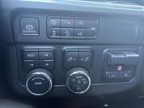 Used 2025 Chevrolet Suburban RST w/ Comfort Package AWD/4WD image 21