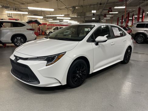 Certified 2022 Toyota Corolla LE image 5