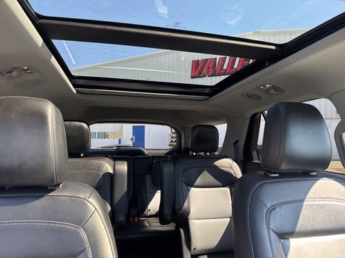 Used 2023 Ford Explorer XLT w/ Equipment Group 202A AWD/4WD image 38