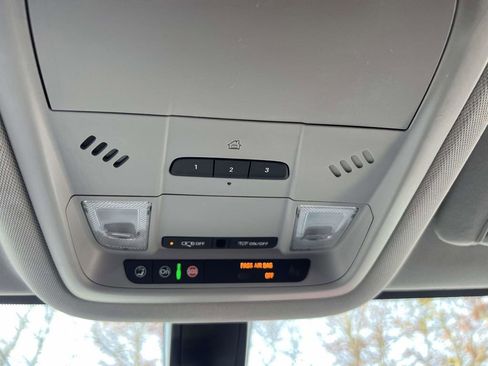 Used 2018 GMC Acadia SLT image 31