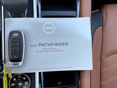 Used 2024 Nissan Pathfinder Platinum w/ Cargo Package image 10